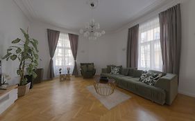 Beautiful Condo At The Old Town